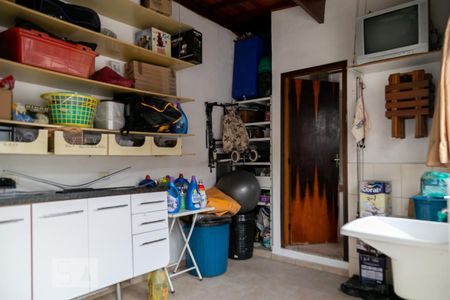 Casa à venda com 284m², 4 quartos e 4 vagas Casa à venda com 284m², 4 quartos e 4 vagasEdícula