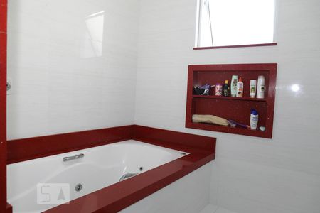 Casa à venda com 282m², 3 quartos e 6 vagasBanheiro do Quarto 1