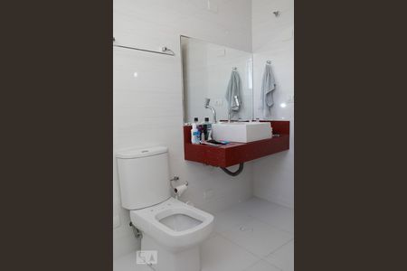 Casa à venda com 282m², 3 quartos e 6 vagasBanheiro do Quarto 1