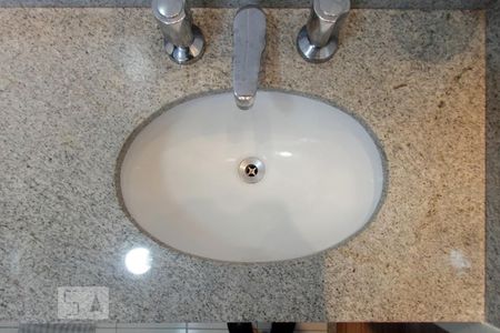 Apartamento para alugar com 145m², 3 quartos e 3 vagasBanheiro da suíte 1 - pia