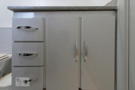 Apartamento para alugar com 145m², 3 quartos e 3 vagasBanheiro da suíte 1 - gabinete