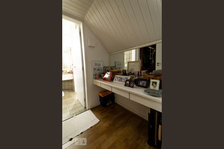 Casa de condomínio à venda com 540m², 5 quartos e 4 vagas Casa de condomínio à venda com 540m², 5 quartos e 4 vagasCloset 2 da Suíte 1