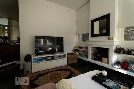 Casa de condomínio à venda com 540m², 5 quartos e 4 vagas Casa de condomínio à venda com 540m², 5 quartos e 4 vagasSala