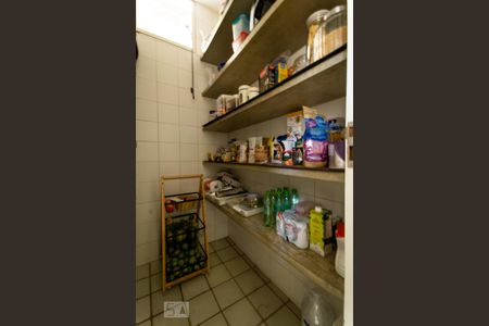 Casa de condomínio à venda com 540m², 5 quartos e 4 vagas Casa de condomínio à venda com 540m², 5 quartos e 4 vagasDespensa