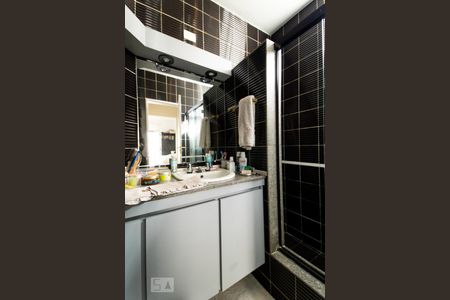 Casa de condomínio à venda com 540m², 5 quartos e 4 vagas Casa de condomínio à venda com 540m², 5 quartos e 4 vagasBanheiro da Suíte 3