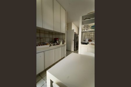 Casa de condomínio à venda com 540m², 5 quartos e 4 vagas Casa de condomínio à venda com 540m², 5 quartos e 4 vagasCozinha