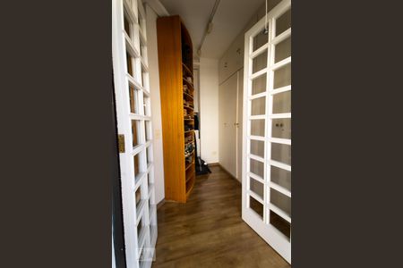 Casa de condomínio à venda com 540m², 5 quartos e 4 vagas Casa de condomínio à venda com 540m², 5 quartos e 4 vagasCloset 1 da Suíte 1