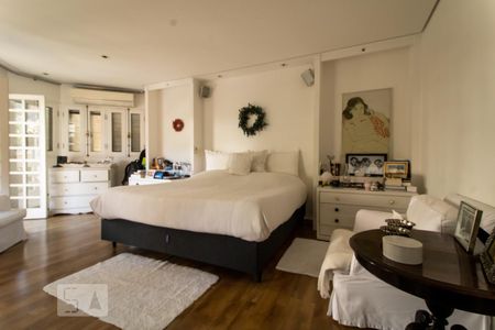 Casa de condomínio à venda com 540m², 5 quartos e 4 vagas Casa de condomínio à venda com 540m², 5 quartos e 4 vagasSuíte 1