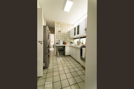 Casa de condomínio à venda com 540m², 5 quartos e 4 vagas Casa de condomínio à venda com 540m², 5 quartos e 4 vagasCozinha