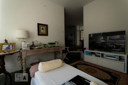 Casa de condomínio à venda com 540m², 5 quartos e 4 vagas Casa de condomínio à venda com 540m², 5 quartos e 4 vagasSala