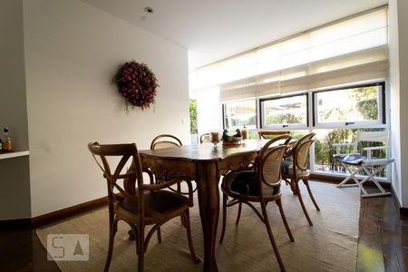 Casa de condomínio à venda com 540m², 5 quartos e 4 vagas Casa de condomínio à venda com 540m², 5 quartos e 4 vagasSala de Jantar