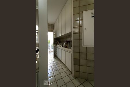 Casa de condomínio à venda com 540m², 5 quartos e 4 vagas Casa de condomínio à venda com 540m², 5 quartos e 4 vagasCozinha