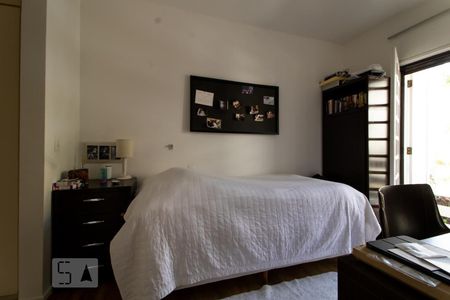 Casa de condomínio à venda com 540m², 5 quartos e 4 vagas Casa de condomínio à venda com 540m², 5 quartos e 4 vagasSuíte 3