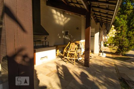 Casa de condomínio à venda com 540m², 5 quartos e 4 vagas Casa de condomínio à venda com 540m², 5 quartos e 4 vagasÁrea Externa - Churrasqueira