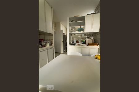 Casa de condomínio à venda com 540m², 5 quartos e 4 vagas Casa de condomínio à venda com 540m², 5 quartos e 4 vagasCozinha