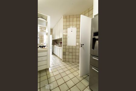 Casa de condomínio à venda com 540m², 5 quartos e 4 vagas Casa de condomínio à venda com 540m², 5 quartos e 4 vagasCozinha