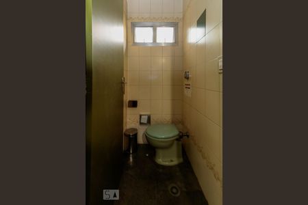 Casa à venda com 230m², 6 quartos e 2 vagasBanheiro