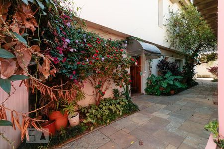 Casa à venda com 230m², 6 quartos e 2 vagasÁrea externa