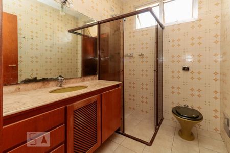 Casa à venda com 230m², 6 quartos e 2 vagasBanheiro