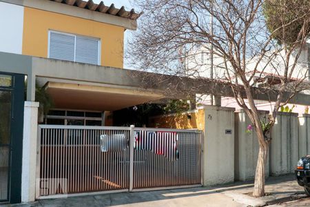 Casa à venda com 230m², 6 quartos e 2 vagasFachada