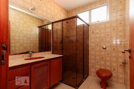 Casa à venda com 230m², 6 quartos e 2 vagasSuíte