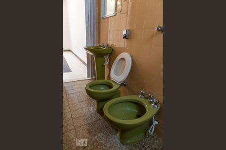 Banheiro da suíte de casa para alugar com 2 quartos, 160m² em Vila Albertina, São Paulo