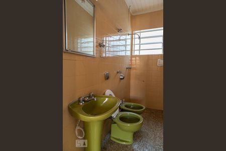 Banheiro da suíte de casa para alugar com 2 quartos, 160m² em Vila Albertina, São Paulo