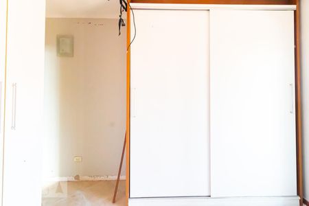 Casa à venda com 250m², 3 quartos e 4 vagasQuarto - Armários