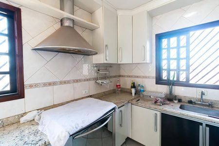 Casa à venda com 250m², 3 quartos e 4 vagasCozinha - Armários