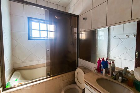 Casa à venda com 250m², 3 quartos e 4 vagasBanheiro da Suíte