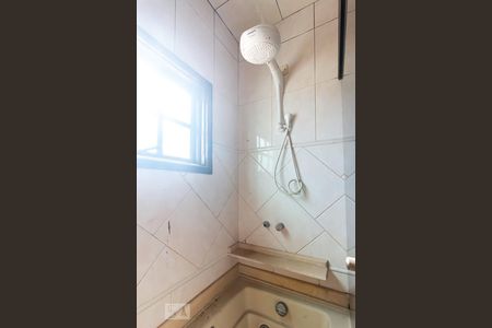 Casa à venda com 250m², 3 quartos e 4 vagasChuveiro