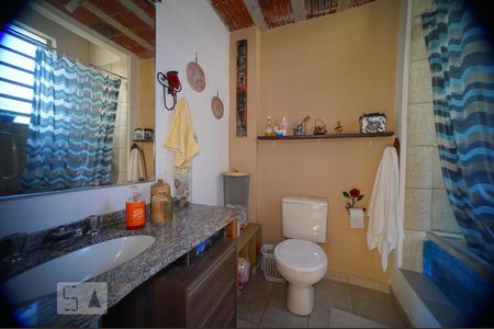 Casa à venda com 181m², 3 quartos e 2 vagasBanheiro