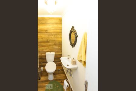 Casa à venda com 225m², 3 quartos e 2 vagasBanheiro