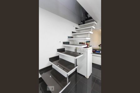 Casa à venda com 225m², 3 quartos e 2 vagasEscada