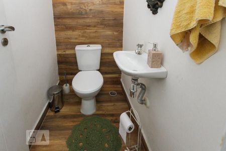 Casa à venda com 225m², 3 quartos e 2 vagasBanheiro