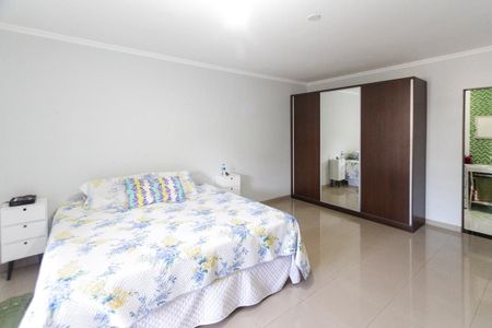 Casa à venda com 225m², 3 quartos e 2 vagasSuite