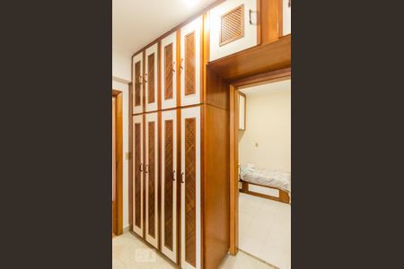 Apartamento à venda com 187m², 4 quartos e 3 vagas Apartamento à venda com 187m², 4 quartos e 3 vagasÁrea de serviço