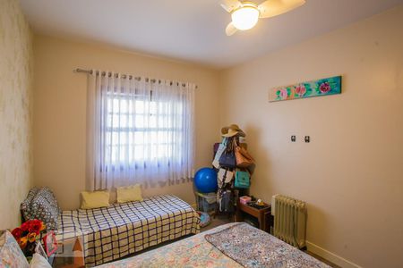 Casa à venda com 400m², 4 quartos e 4 vagas Casa à venda com 400m², 4 quartos e 4 vagasQuarto 01