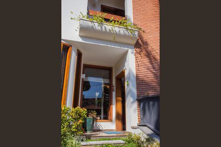 Casa à venda com 400m², 4 quartos e 4 vagas Casa à venda com 400m², 4 quartos e 4 vagasEntrada