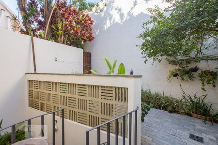 Casa à venda com 400m², 4 quartos e 4 vagas Casa à venda com 400m², 4 quartos e 4 vagasQuintal de Serviço