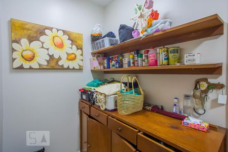 Casa à venda com 400m², 4 quartos e 4 vagas Casa à venda com 400m², 4 quartos e 4 vagasBancada