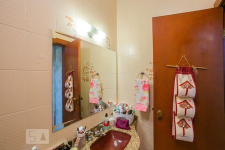 Casa à venda com 400m², 4 quartos e 4 vagas Casa à venda com 400m², 4 quartos e 4 vagasBanheiro da Suite 02