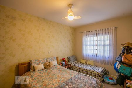 Casa à venda com 400m², 4 quartos e 4 vagas Casa à venda com 400m², 4 quartos e 4 vagasQuarto 01