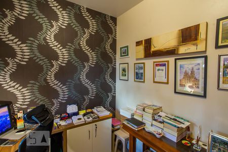 Casa à venda com 400m², 4 quartos e 4 vagas Casa à venda com 400m², 4 quartos e 4 vagasEscritorio