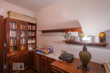 Casa à venda com 400m², 4 quartos e 4 vagas Casa à venda com 400m², 4 quartos e 4 vagasEscritório 2