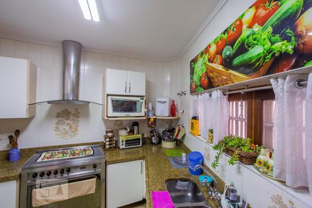 Casa à venda com 400m², 4 quartos e 4 vagas Casa à venda com 400m², 4 quartos e 4 vagasCozinha