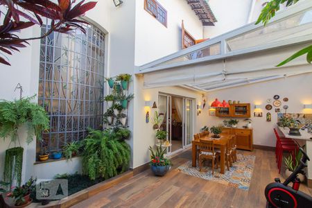 Casa à venda com 400m², 4 quartos e 4 vagas Casa à venda com 400m², 4 quartos e 4 vagasJardim