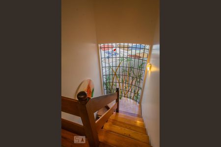 Casa à venda com 400m², 4 quartos e 4 vagas Casa à venda com 400m², 4 quartos e 4 vagasEscada