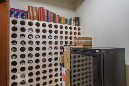 Casa à venda com 400m², 4 quartos e 4 vagas Casa à venda com 400m², 4 quartos e 4 vagasAdega