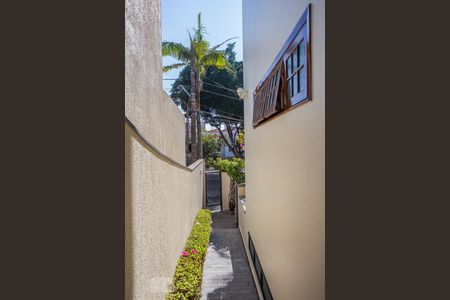 Casa à venda com 400m², 4 quartos e 4 vagas Casa à venda com 400m², 4 quartos e 4 vagasEntrada de Serviço